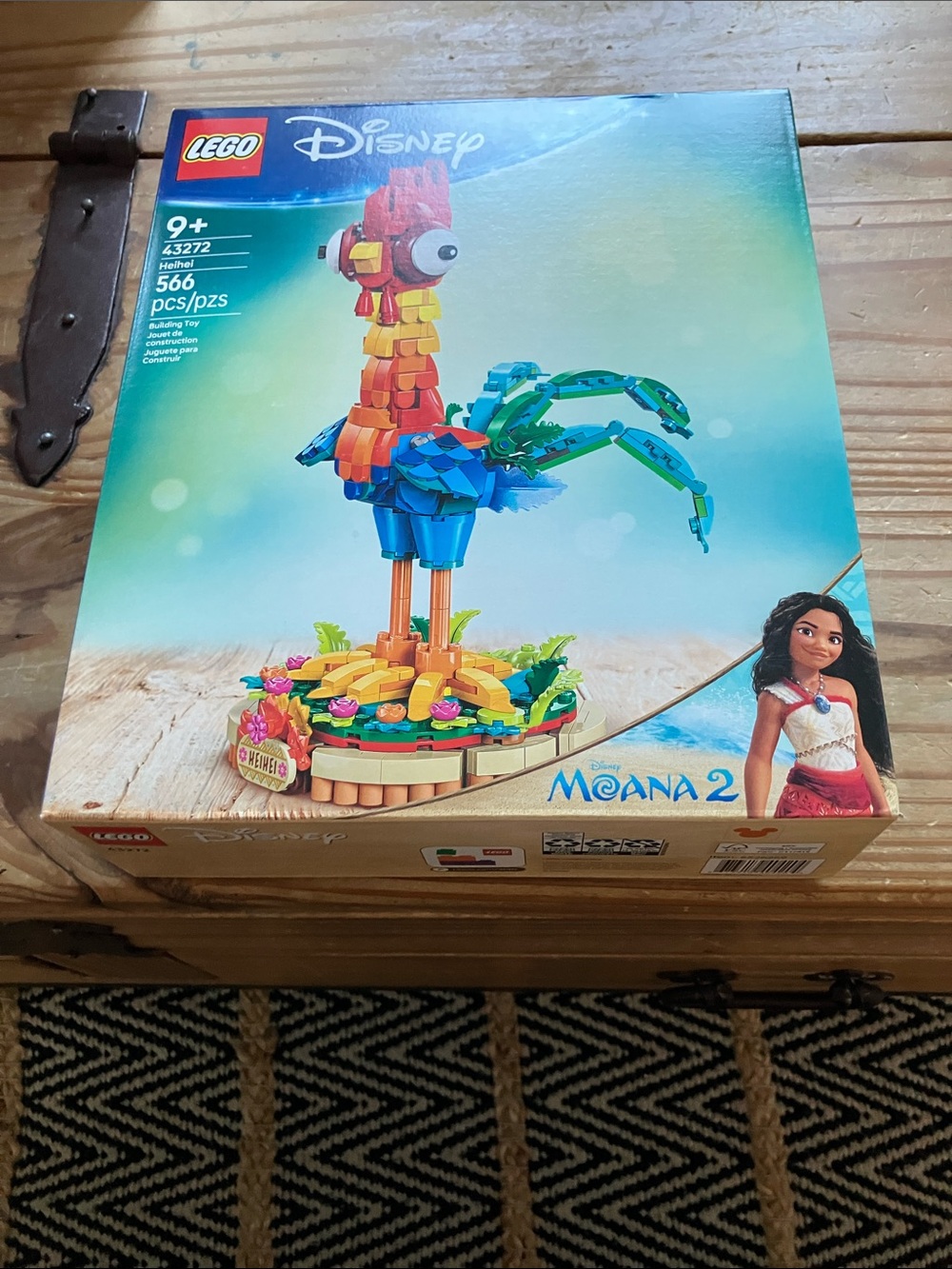 43272 Disney LEGO Moana Heihei Buildable Figure in Blue Green Yellow Red